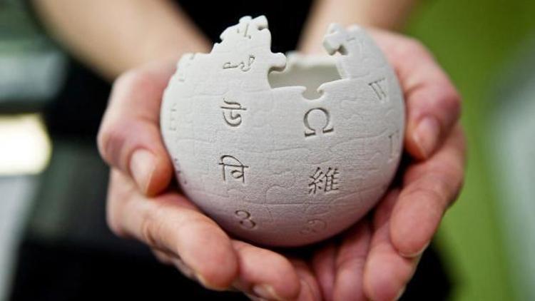 Türkiyede yasaklı Wikipedia robotları eğitiyor
