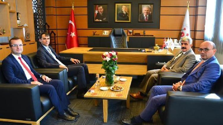 Prof. Hülagü’den, Altınova Belediye Başkanı Oral’a ziyaret