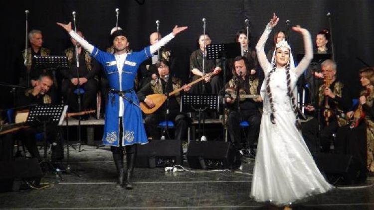 Kafkasya halk kültürü konseri