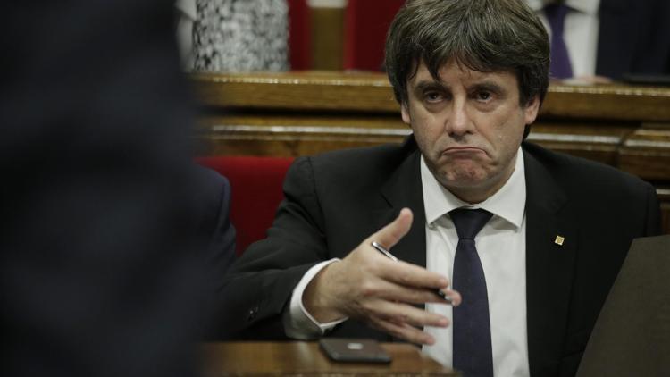 Son dakika... Carles Puigdemont: Bağımsızlık ilanını askıya alıyorum