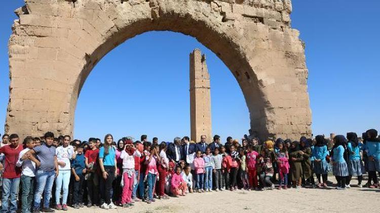 Bilim şenliğine katılan 300 öğrenci Harranı gezdi