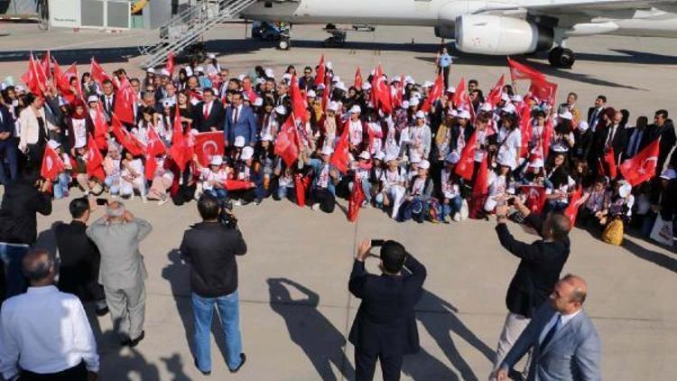 Diyarbakırdan Çanakkaleye 182 kız öğrenci uğurlandı