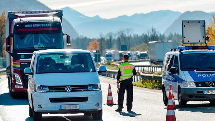 Almanya sınır kontrollerini 6 ay uzattı