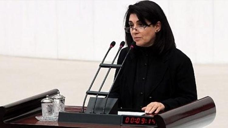HDPli Leyla Zana beraat etti