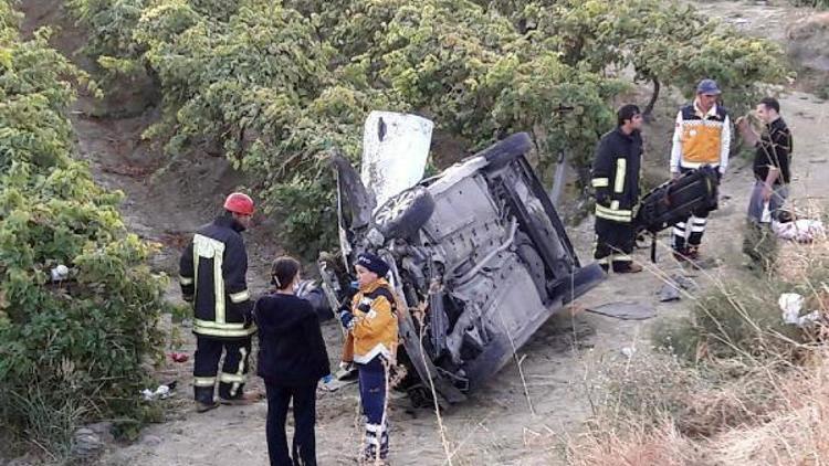 Otomobil takla atttı; 1 ölü, 2 yaralı