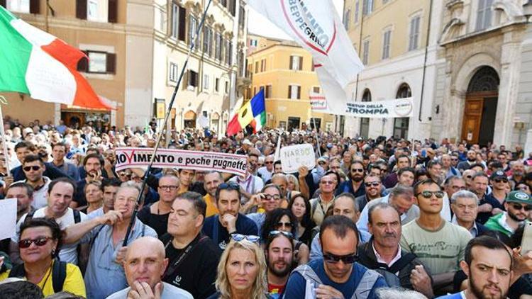 İtalyada muhalefetin ‘darbe’ dediği yasa geçti