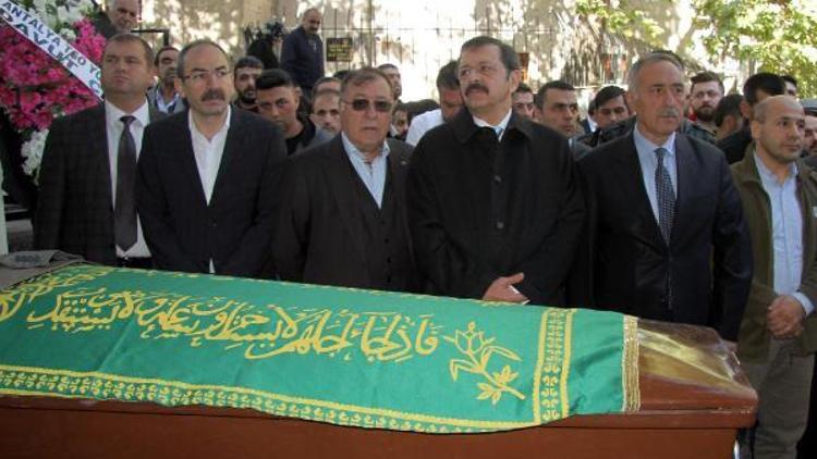 TOBB Başkanı Hisarcıklıoğlu, Kayseride cenazeye katıldı