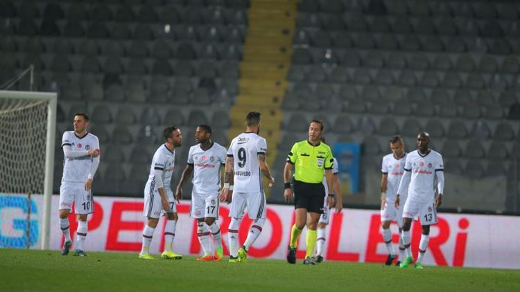 Beşiktaş 3 maçta kaybedilen 8 puanı sorguluyor