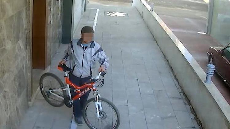 Bisiklet hırsızlığı kamera ile görüntülendi