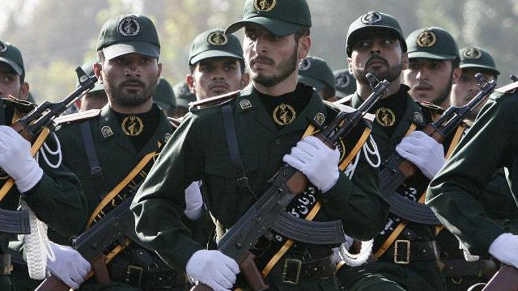 İran Devrim Muhafızlarından Ruhani yönetimine eleştiri