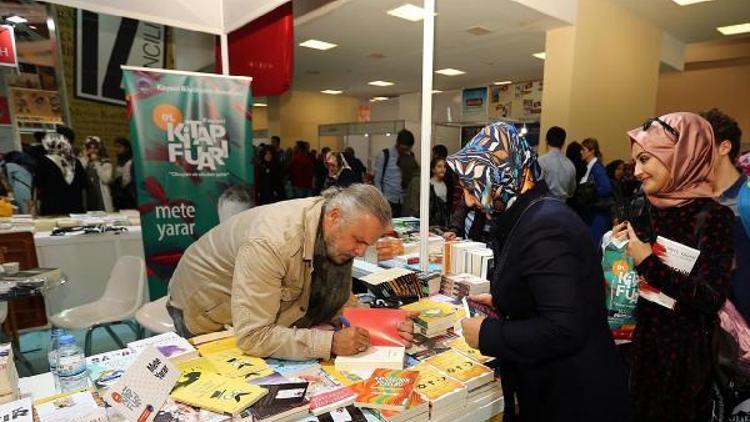 Kitap Fuarını ilk gün 50 bin kişi ziyaret etti