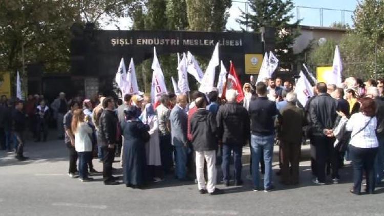 Okullarının yıkılmasını protesto etmek için eylem yaptılar