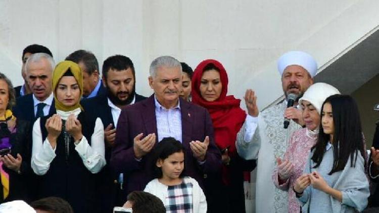 Başbakan Yıldırım, Pendikte Amine Hatun Camiinin açılışını yaptı