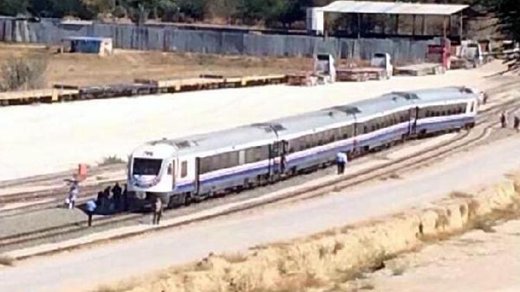 Sarayköyde bölgesel yolcu treni raydan çıktı