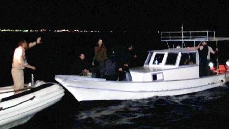 Balıkçı teknesi ile Yunan Adasına kaçış, sahil güvenliğe takıldı