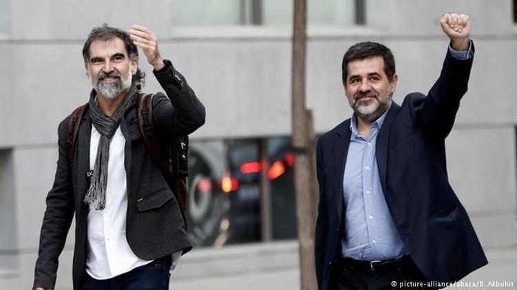 İspanya iki Katalan STK liderini tutukladı