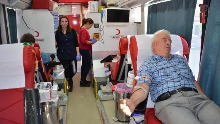Malkarada 1 günde 60 ünite kan bağışlandı