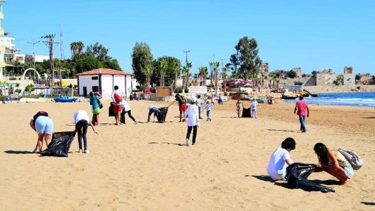 Avrupalı ve Türk öğrencilerden sahil temizliği