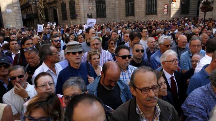 Mahkeme referandumu geçersiz kıldı, Katalanlar grevde