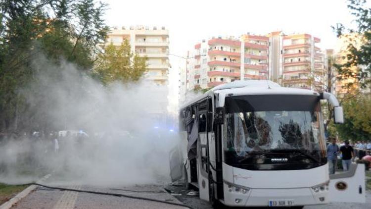 Mersinde polis servis aracına bombalı saldırı: 12 polis yaralandı (3)