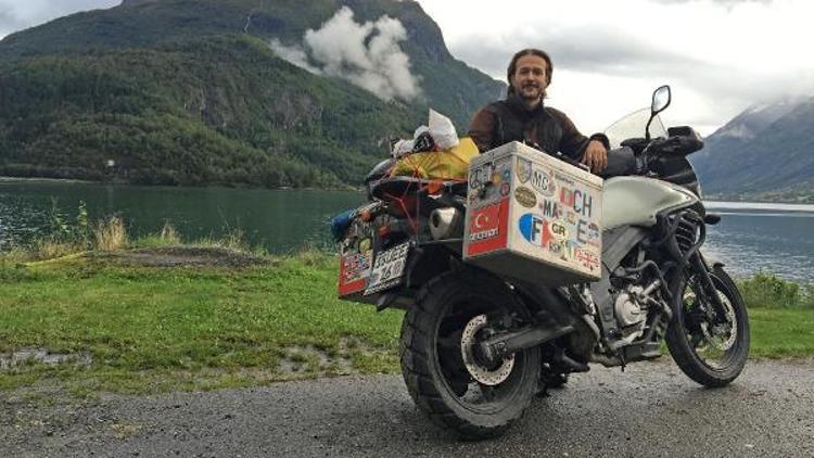 Akademisyen, motosikletle dünyayı geziyor