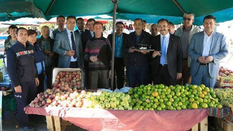 Başkan Cahandan pazar esnafına ziyaret