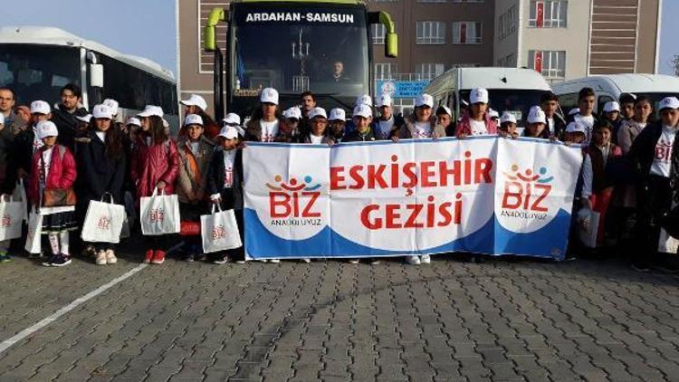 Ardahandan öğrenciler Eskişehir ve Bilecike uğurlandı