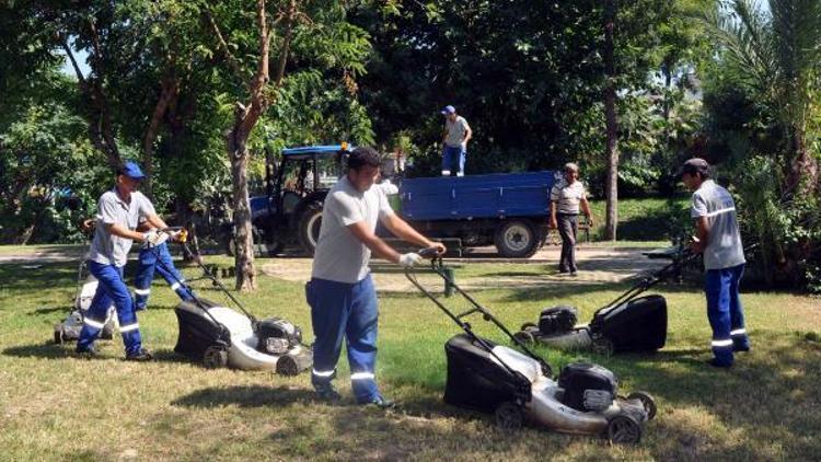 Kemerde parklara sonbahar bakımı