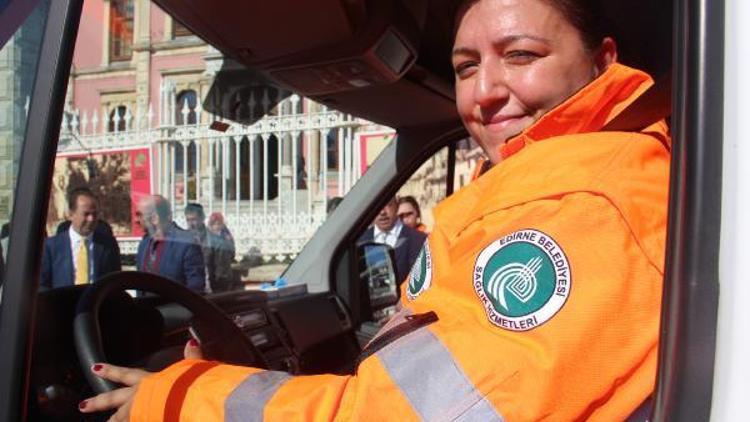 Edirne Belediyesinin ilk kadın ambulans şoförü göreve başladı