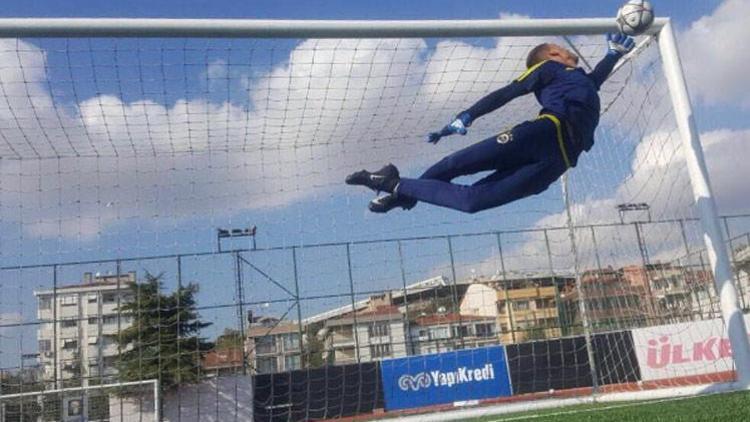 Fenerbahçe Galatasarayın geleceğini aldı Minik Muslera...