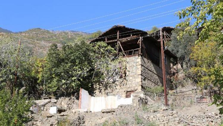 Artvinde Çelik ailesi asırlık köylerini terk etmiyor