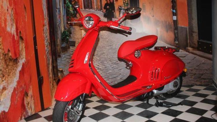 HIVe karşı farkındalık için üretilen Vespa 946 RED, Tasarım Tomtom Sokaktada sergileniyor