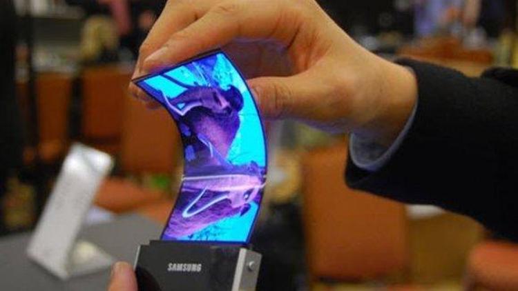 Samsungtan esnek ekranlı telefon için önemli hamle