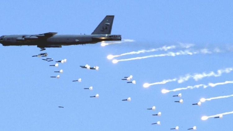 ABD B-52lere nükleer silah yükledi