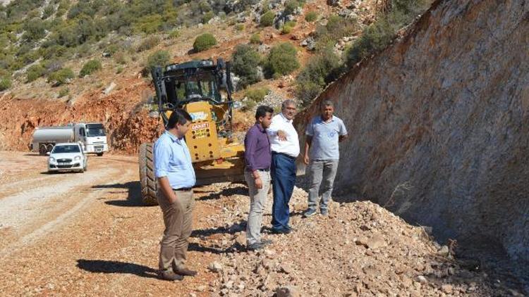 Kaş Bezirgan-Kalkan yolu asfalta hazırlanıyor