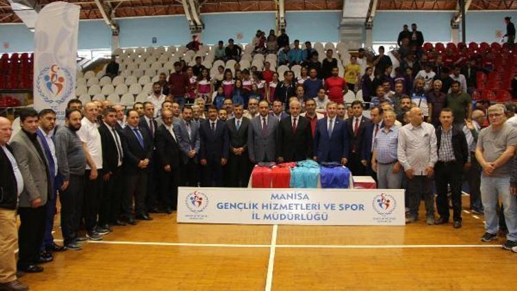 Amatör spor kulüplerine malzeme yardımı