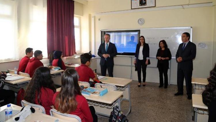 Vali Gül, Hacı Mehmet Sabancı Anadolu Lisesini ziyaret etti