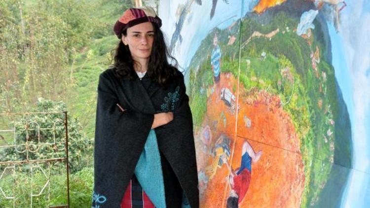 Trabzonlu ressam, çevde duyarlılığı için çöplükte sergi açtı
