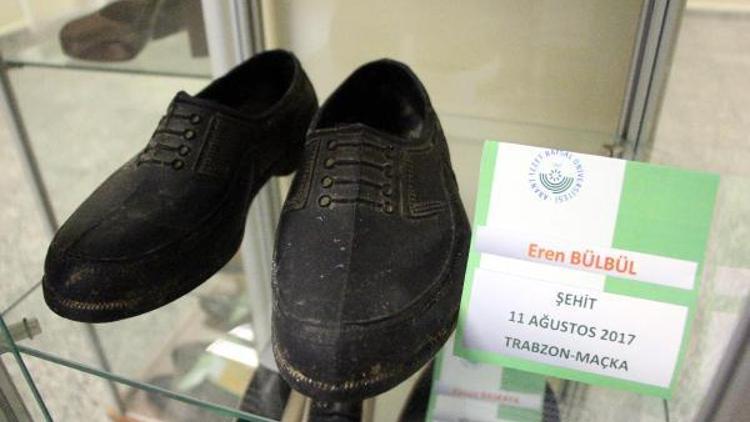 Şehit Eren Bülbülün kara lastik ayakkabısı müzede