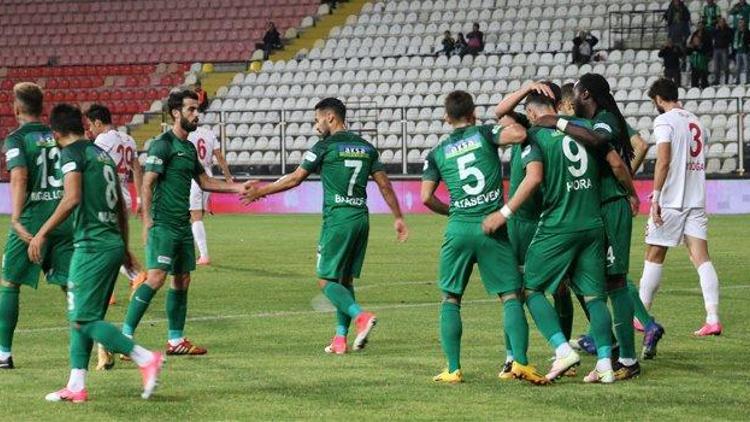 Akhisar yarım düzine gol atıp turladı