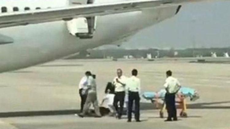 Çinde hostes uçaktan düştü
