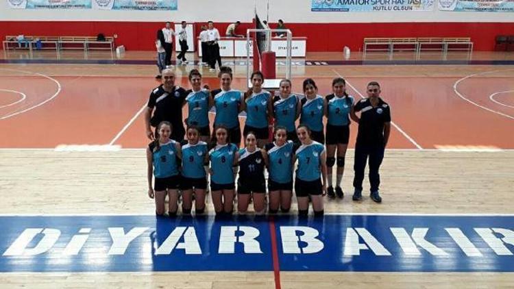 Bayan voleybolcular iyi başladı