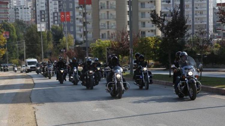 Motosiklet tutkunu genç, son yolculuğuna motorlarla uğurlandı