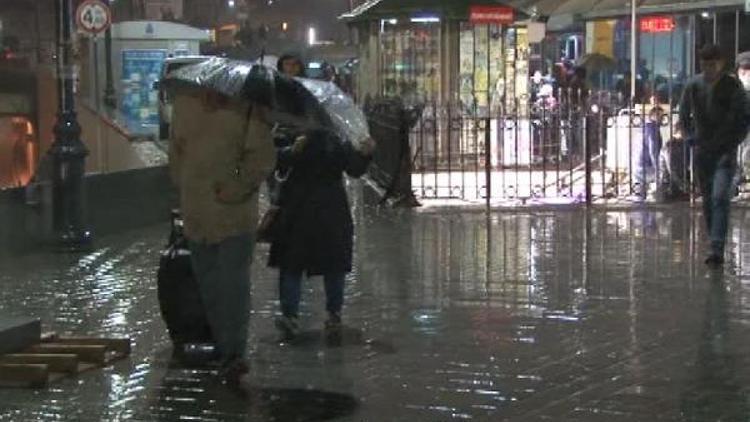 İstanbulda yağmur etkisini göstermeye başladı