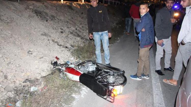 Bariyerlere çarpan motosikletin sürücüsü öldü