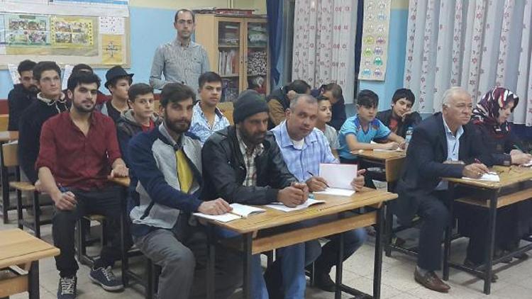 Suriyelilerden Türkçe kursuna ilgi