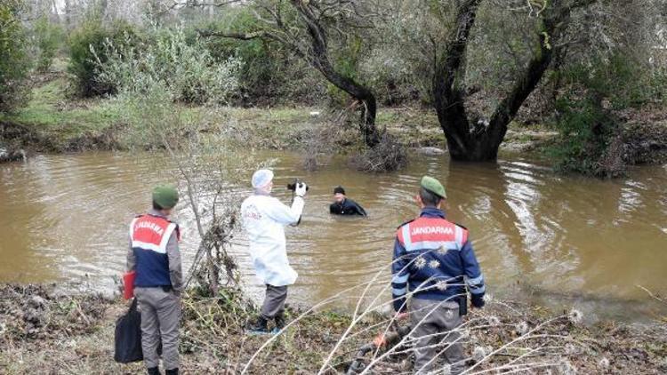 Sarayda selde şehit olan askerin cesedi bulundu (5)