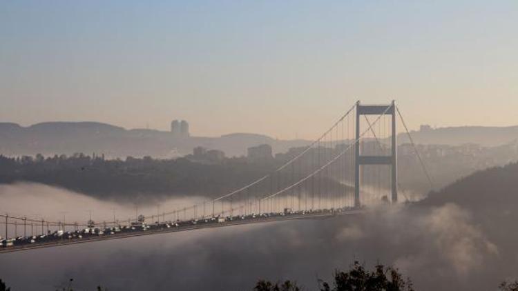 İstanbul Boğazında sis etkili oluyor