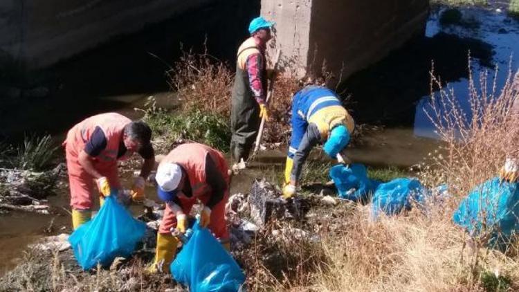 Vanda Belediye ekipleri, dere ıslah çalışması başlattı