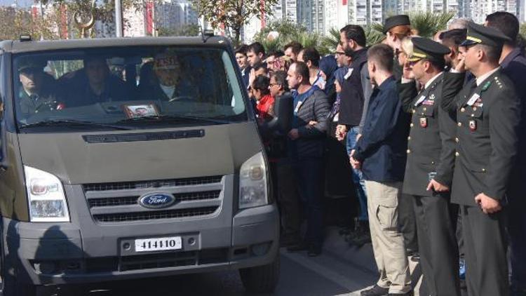 Selde şehit olan Topçu Onbaşı Parhan, İzmirden gözyaşlarıyla uğurlandı